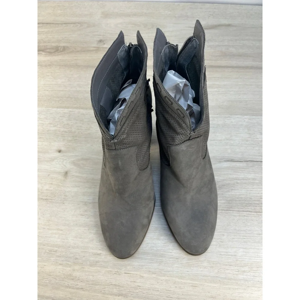 Vince Camuto Fretzia Gray Suede‎  Block Heel Ankle Booties Women's Size 10